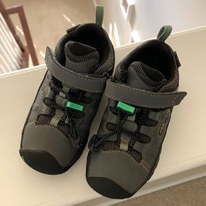 Keen toddler hiking shoes